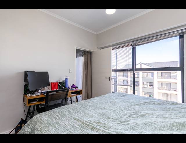 1 BEDROOM APARTMENT FOR SALE IN SANDOWN